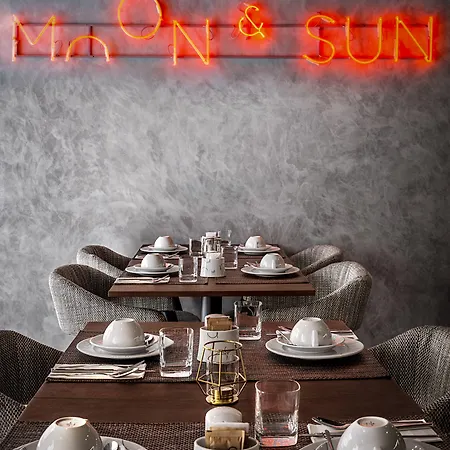 Hotel Moon & Sun